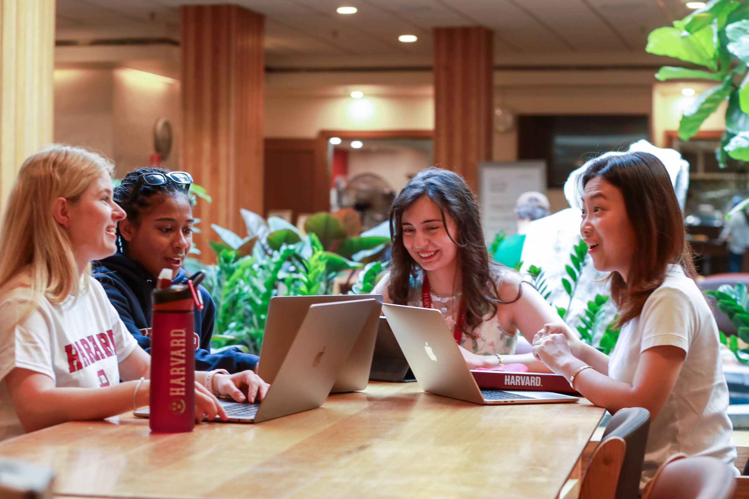 A group of DCE Global Harvard Summer School students work together at a table.